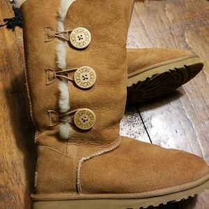 UGG BOOTS